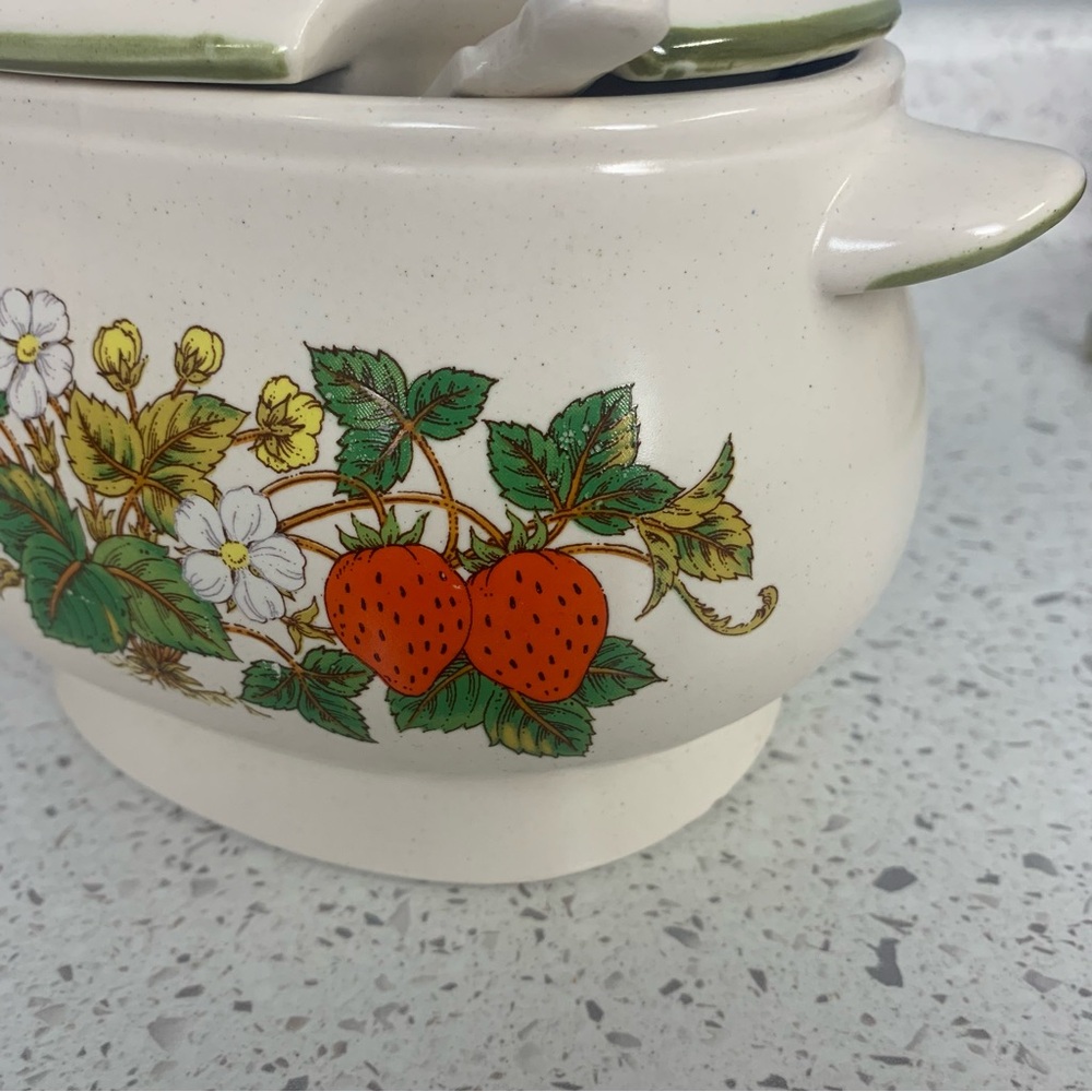 Vintage Ceramic Oven-Proof Covered Dish with Serving Spoon- Made in Japan - Picture 10 of 10